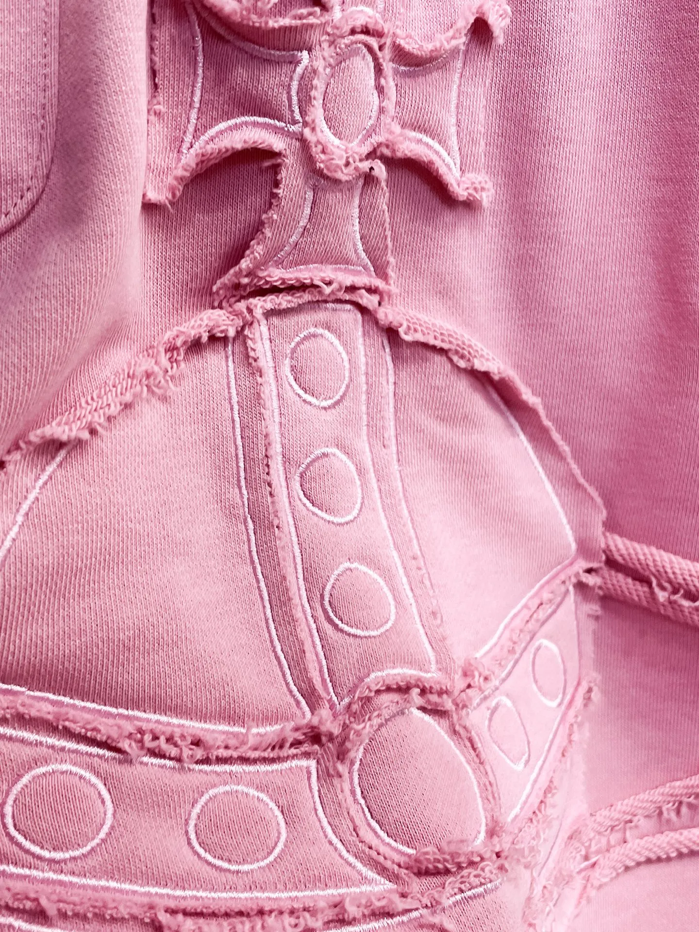 The Queen Mother's three-standard complete 2026 summer New Arrival men's casual shorts, advanced custom-made fabric Breathable fabric, Breathable elasticity and comfort, impeccable details, top-grade accessories, original logo design concept, delicate and soft feel! The upper body fit is awesome! Size: M-XXXL Please state your height and weight when ordering